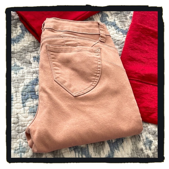 ๐Super Cute Midrise Papaya Denim Jeans โ Perfect Fit, Playful Style!๐ฅJunior - Picture 2 of 13